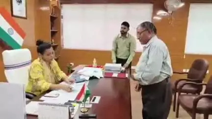 गुमला: डीसी ने समाहरणालय सभागार में जन शिकायत निवारण दिवस का आयोजन किया