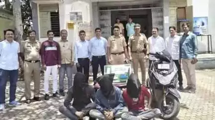 नांदेड: भाग्यनगर पोलीसांकडून जबरी चोरीचे २ गुन्हे उघड करून अटक आरोपींकडून ३ मोबाईल,वाॅचसह गुन्ह्यात वापरलेली स्कुटी व खंजर जप्त