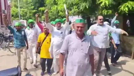 सुल्तानपुर: किसानों की मांगों को लेकर भाकियू का प्रदर्शन कलेक्ट्रेट पहुंचकर सिटी मजिस्ट्रेट को सौंपा ज्ञापन, 
#Jansamasya