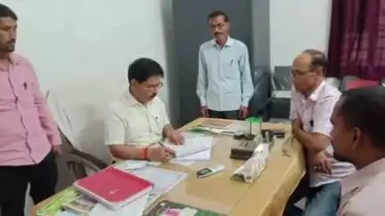 पूर्णिया पूर्व: पूर्णिया जिलाधिकारी के निर्देशन में जिला पशुपालन पदाधिकारी ने अनुमंडल पशु औषधालय का किया निरीक्षण