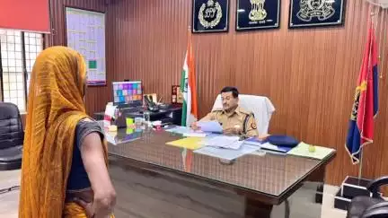कन्नौज: पुलिस अधीक्षक दफ्तर में एसपी विनोद का जनता दरबार, उन्होंने खुद सुनीं समस्याएं