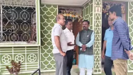 गडचिरोली: रा.स्व.सं.चेनेते,वि.हिं.प.नेते स्व.अरुणराव कहारे यांना ब्रह्मपुरीच्या घरी मा.खास. नेते यांनी वाहिली भावपूर्ण श्रद्धांजली