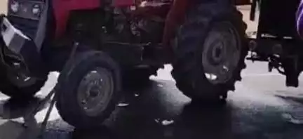 मूंडवा: कुचेरा थाना क्षेत्र में बस और ट्रैक्टर के बीच हुई टक्कर, नहीं हुई कोई जनहानि