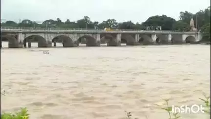 ಶಿವಮೊಗ್ಗ: ನಗರದಲ್ಲಿ ಕೋರ್ಪಲಯ್ಯ ಛತ್ರ ಮಂಟಪ ಮುಳುಗಡೆ, ತುಂಬಿ ಹರಿಯುತ್ತಿರುವ ತುಂಗಾ ನದಿ