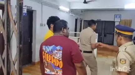 കൊച്ചി: വിൽപനക്കായി എത്തിച്ച 51.87 ഗ്രാം എം.ഡി.എം.എയുമായി രണ്ടു പേരെ മട്ടാഞ്ചേരി പോലീസ് അറസ്റ്റ് ചെയ്തു