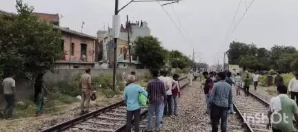 धौलाना: पिलखुवा कोतवाली क्षेत्र के मुरादाबाद-दिल्ली रेलवे ट्रैक पर महिला ने ट्रेन के आगे कूदकर की आत्महत्या