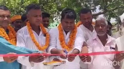 चरपोखरी: खरौनी गांव में 14 लाख ₹30 हजार की लागत से बने पीसीसी सड़क का उद्घाटन विधायक ने किया