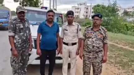 धमतरी: देवपुर के एक व्यक्ति से स्थानांतरण और नौकरी लगाने के नाम पर ठगी करने वाले आरोपी को सिहावा थाना पुलिस ने किया गिरफ्तार