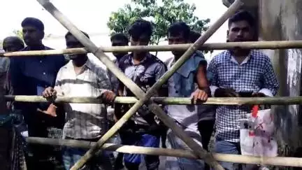 ধুবুৰী ভাগ: কাছাৰীঘাটত যোৱা মূল পথ বন্ধ কৰি দিয়াক লৈ ৰাইজৰ মাজত হাহাঁকাৰ অবস্থা