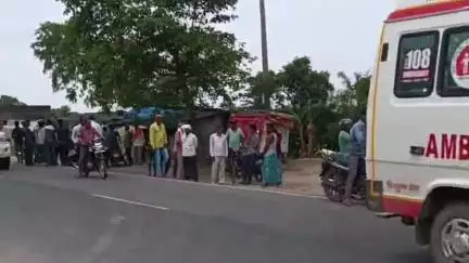 इटवा: सड़वा चौराहे पर ट्रक की चपेट में आने से बाइक सवार युवक घायल, इटवा सीएचसी से सिद्धार्थनगर मेडिकल कॉलेज रेफर