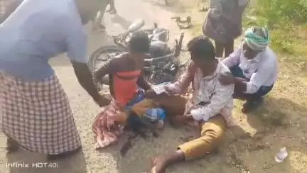 కలువాయి మండలం పర్లకొండ గ్రామంలోని తెలుగుగంగ కాలువ వద్ద బైక్ ని ఢీకొట్టిన ట్రాక్టర్