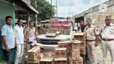 টিয়ক: লাহদৈগড়ত আৰক্ষীয়ে জব্দ কৰে সুৰা ভৰ্তি বাহন , জব্দ ৬০৮ লিটাৰ সুৰা