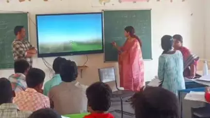 పాణ్యం మండలం AP మోడల్ స్కూల్  లో టీచర్ గ మారిన,నంద్యాల కలెక్టర్ రాజకుమారి