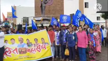 तासगाव: दलित महासंघाचा तासगाव नगरपालिकेवर उंट-शेळी मोर्चा ; मुख्याधिकारी लेंडवे यांचे तोंडाला काळं फासण्याचा इशारा
