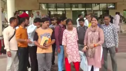 सांवेर: पीएम आवास योजना का लाभ नहीं मिलने से परेशान रहवासी जनसुनवाई में पहुंचे
