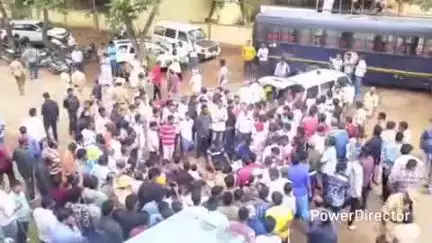 ಗುಂಡ್ಲುಪೇಟೆ: ಪಟ್ಟಣದ ಪೊಲೀಸ್ ಠಾಣೆ ಮುಂದೆ ಯುವಕನ ಶವ ಇರಿಸಿ ಪ್ರತಿಭಟನೆ- ಪೊಲೀಸರ ವಿರುದ್ಧ ಆಕ್ರೋಶ