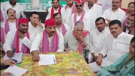 जार्ज टाउन स्थित सपा मुख्यालय पर श्यामलाल पाल ने कार्यकर्ताओं से की मुलाकात, बीजेपी पर लगाए गंभीर आरोप
