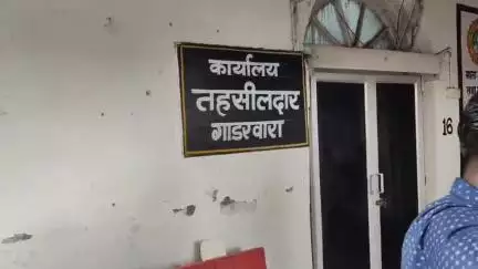 गाडरवारा: ग्राम आड़ेगांव के नागरिकों ने तहसीलदार को ज्ञापन दिया, पटवारी का स्थानांतरण न करने की कलेक्टर से मांग की