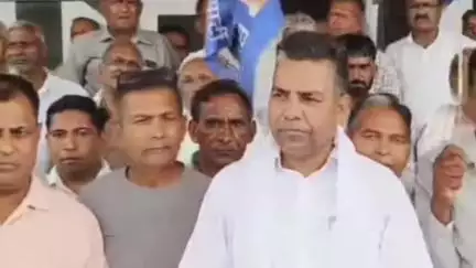 जगाधरी: बाबा भीमराव अंबेडकर की तुलना पूर्व सीएम से करने पर बसपा कार्यकर्ताओं ने थाना चौक पर मंत्री का फूंका पुतला