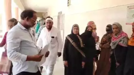 बुरहानपुर नगर: नए स्मार्ट मीटर से ज़्यादा आ रहा बिजली का बिल, लालबाग के निवासियों ने कलेक्टर कार्यालय में की शिकायत