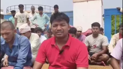 मड़िहान: जल जीवन मिशन के तहत पानी की समस्या को लेकर खोराडीह के मैरहवा गांव के ग्रामीणों ने किया विरोध प्रदर्शन