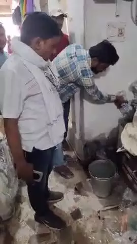 गोरमी: गोरमी नगर परिषद के सीएमओ ने वार्ड 12 में पहुँचकर नलों के पानी की जाँच की