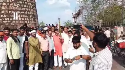 झांसी: राष्ट्रभक्त संगठन की महारानी लक्ष्मीबाई बलिदान ज्योति यात्रा झांसी किले से ग्वालियर के लिए हुई रवाना