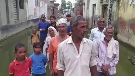 हसनपुर: मेन रास्ते पर गंदे पानी व गंदगी से ग्रामीण परेशान, गांव शेखपुर झगडी की ग्रामीणों ने किया प्रदर्शन #jansamasya