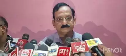 बलिया: प्रभारी चिकित्सक की कस्टोडियल डेथ के बाद डॉक्टर हुए लामबंद, CBI जांच की मांग, बलिया सीएमओ ने दिया अल्टीमेटम