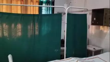 अमरोहा: गांव अतरासी की पटाखा फैक्ट्री में ब्लास्ट में घायल महिला मजदूरों का जिला अस्पताल में इलाज जारी, कई गंभीर
