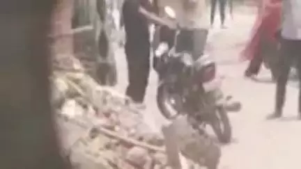 हंडिया: सौरा गांव में आपसी कहासुनी के दौरान दो पक्षों में मारपीट, ईंट-पत्थर चले, एक व्यक्ति गंभीर रूप से घायल