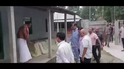 দিনহাটা ১: দিনহাটায় রাজবংশী উন্নয়ন পরিষদের চেয়ারম্যান বংশী বদন বর্মনের সাথে সাক্ষাৎ রবীন্দ্রনাথ ঘোষ ও পার্থপ্রতিম রায়ের