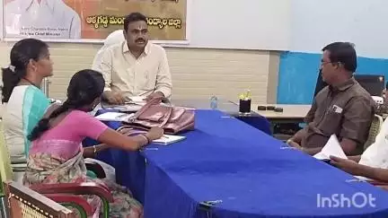 ఆళ్లగడ్డ మండల కేంద్రంలో రెవెన్యూ కార్యాలయాన్ని తనిఖీ చేసిన, RDO విశ్వనాధ్
