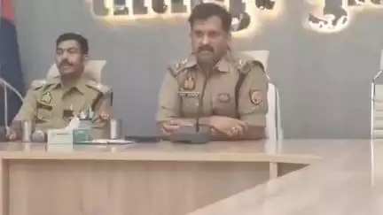 सीतापुर: पुलिस लाइन के दाधीच सभागार में प्रेस कॉन्फ्रेंस कर पुलिस अधीक्षक ने कई अहम मुद्दों पर पत्रकारों के साथ की चर्चा