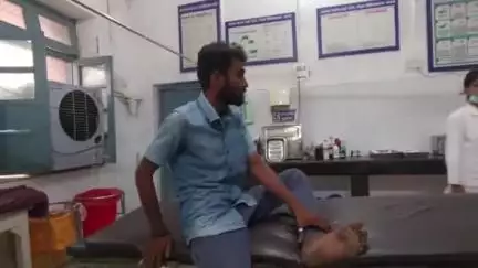 बिरला डोंगरी बस्ती में जानवर चोरी के शक में लोगों ने युवक को बंधक बनाकर पीटा, युवक घायल