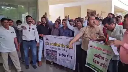 टोंकखुर्द: वन कर्मचारी संघ ने वन रक्षक पर एफआईआर के विरुद्ध जिला कलेक्टर, पुलिस अधीक्षक व वन मंडलाधिकारी को ज्ञापन सौंपा