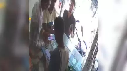 গোয়ালপোখর ১: সাহাপুর বাজারে দোকান থেকে মোবাইল চুরির ঘটনার CCTV ফুটেজ প্রকাশ্যে