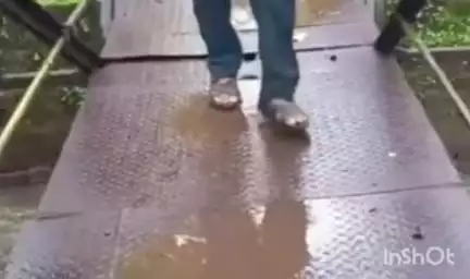 कणकवली: नागवे शाळा नं.१ आणि तेथील काही वाड्यांना जोडणारा ओहोळावरील साकव जीर्ण : दुर्घटना घडण्याची भीती #Jansamasya