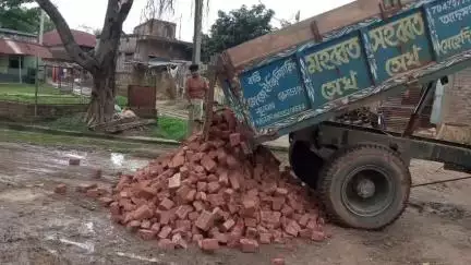 সাগরদিঘি: সাগরদিঘির বাড়ালা অঞ্চলের একাধিক বেহাল রাস্তা এবার মেরামতির কাজ শুরু হলো, ব্লক সভাপতি নেতৃত্বে