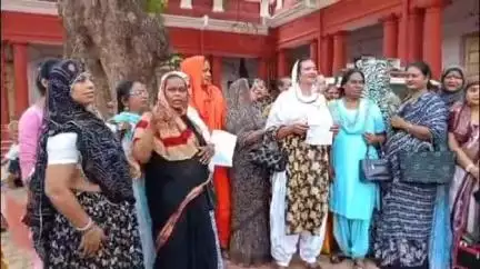 शिवपुरी नगर: करैरा: आशा किन्नर हत्याकांड मामला कलेक्टर तक पहुंचा, शिष्या ने कहा- FIR से आरोपियों के नाम हटाए, मिल रही धमकियां