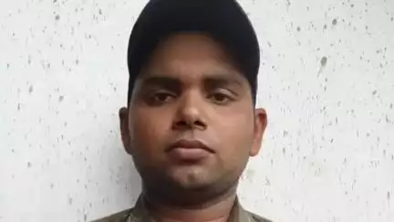 मड़िहान: राजगढ़ के वन इमलिया गांव के युवक ने B.Ed प्रवेश परीक्षा में 362 अंक हासिल कर किया टॉप, पिता ने मजदूरी कर पढ़ाया बेटे को