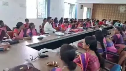 टुंडी: प्रखंड कार्यालय सभागार में बीडीओ की अध्यक्षता में हुई बैठक