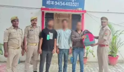 गोरखपुर: अलीगढ़ से आए व्यापारी का ऑटो में छूट गया बैग, गोरखपुर पुलिस ने 60 हजार रुपए सहित किया सुपुर्द