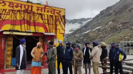 जोशीमठ: हेमकुण्ड साहिब में थानाध्यक्ष गोविन्दघाट ने गुरुद्वारा प्रबंधन स्टाफ के साथ की सुरक्षा समिति की अहम बैठक