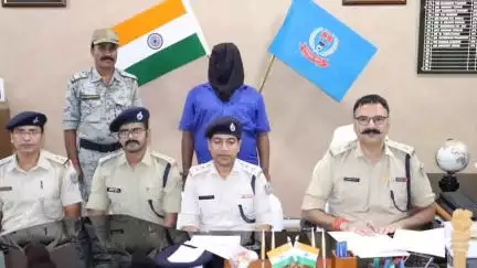 कोडरमा: कोडरमा पुलिस ने साइबर ठगी के पैसे QR कोड पर मंगाने के मामले में एक व्यक्ति को किया गिरफ्तार