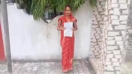 धौरहरा: कठिरियनपुरवा गांव की पीड़िता ने अपने जीजा और फूफा पर गांव के युवक को बेचने का लगाया आरोप, पुलिस से की शिकायत