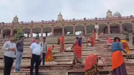 पुष्कर: बूढ़ा पुष्कर में वंदे गंगा जल संरक्षण जन अभियान के तहत की गई साफ-सफाई