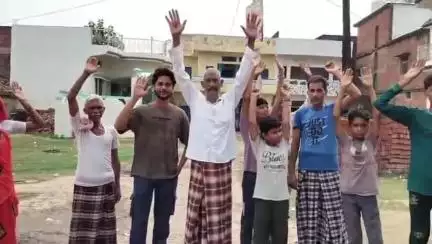 मेहनगर: मड़या निवासी ग्रामीणों ने गांव में सफाई व्यवस्था ध्वस्त होने से परेशान होकर किया विरोध प्रदर्शन, #jansamasya