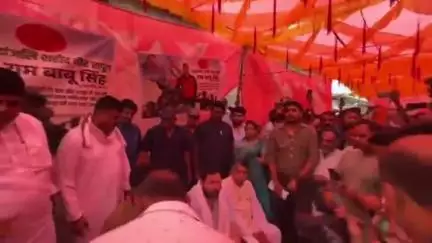 सिवान: तेजस्वी यादव ने सिवान में शहीद रामबाबू सिंह के परिजनों से भेंट की, भावपूर्ण श्रद्धांजलि अर्पित की