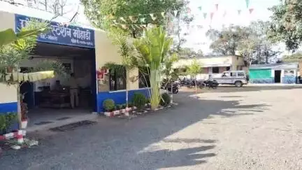मोहाडी: खरबी येथे विनापरवाना रेतीची चोरटी वाहतूक करणारा ट्रॅक्टर मोहाडी पोलिसांनी पकडला, ६ लाख ६ हजार रुपयांचा मुद्देमाल जप्त